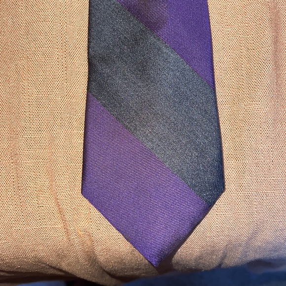 Lot of 5 ties. Alfani (3) Merona (1) Perry Ellis (1) - 3 “skinny/modern” 2 reg. - Picture 8 of 11